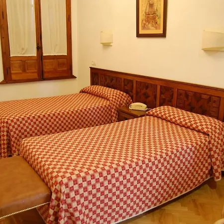 Hospederia Del Real Monasterio 2*