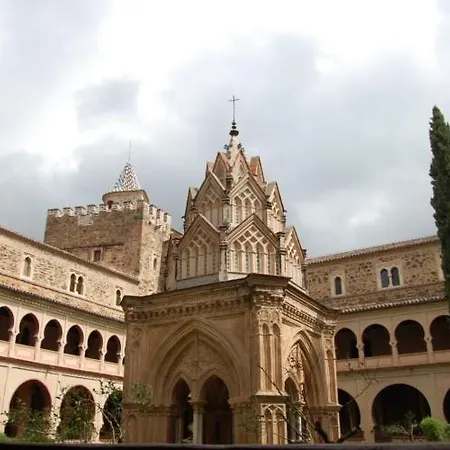 فندق Hospederia Del Real Monasterio 2*
