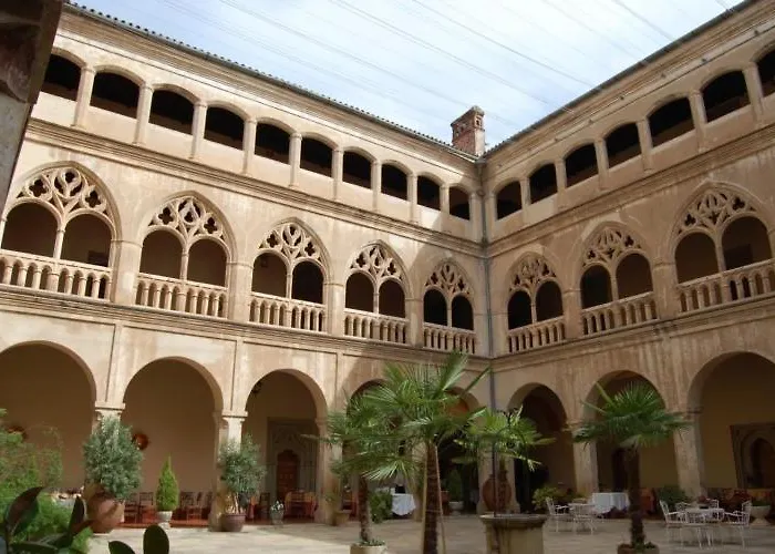 Hospederia Del Real Monasterio 2*